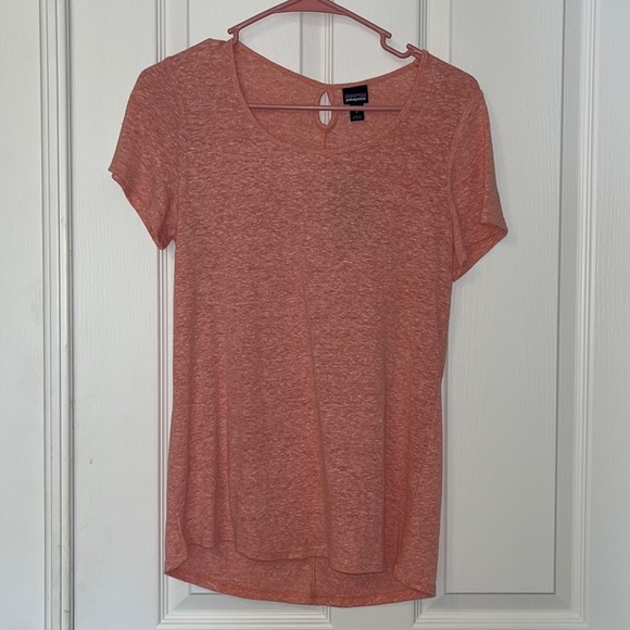 Patagonia Women’s Mount Airy Scoop Tee in “mellow melon” size small NWT - Picture 2 of 5